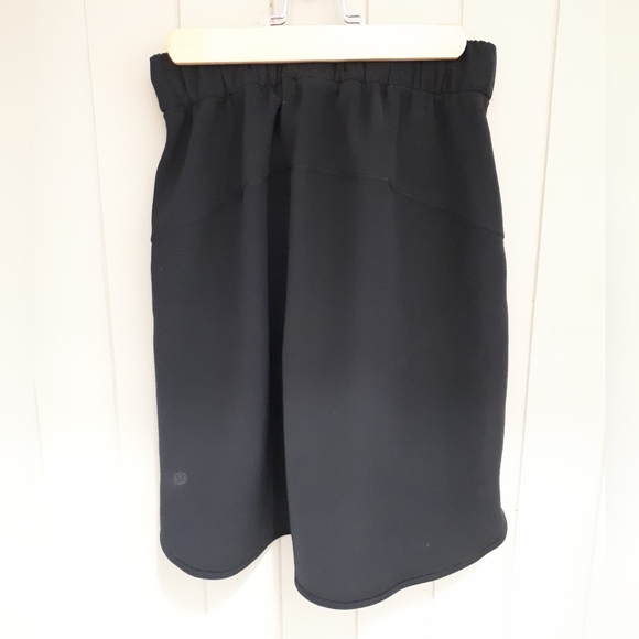 Lululemon On The Fly skirt - Picture 2 of 3